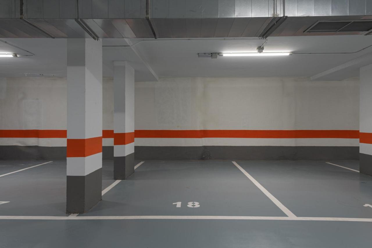 Eli Canteras-parking-airco By Canariasgetaway