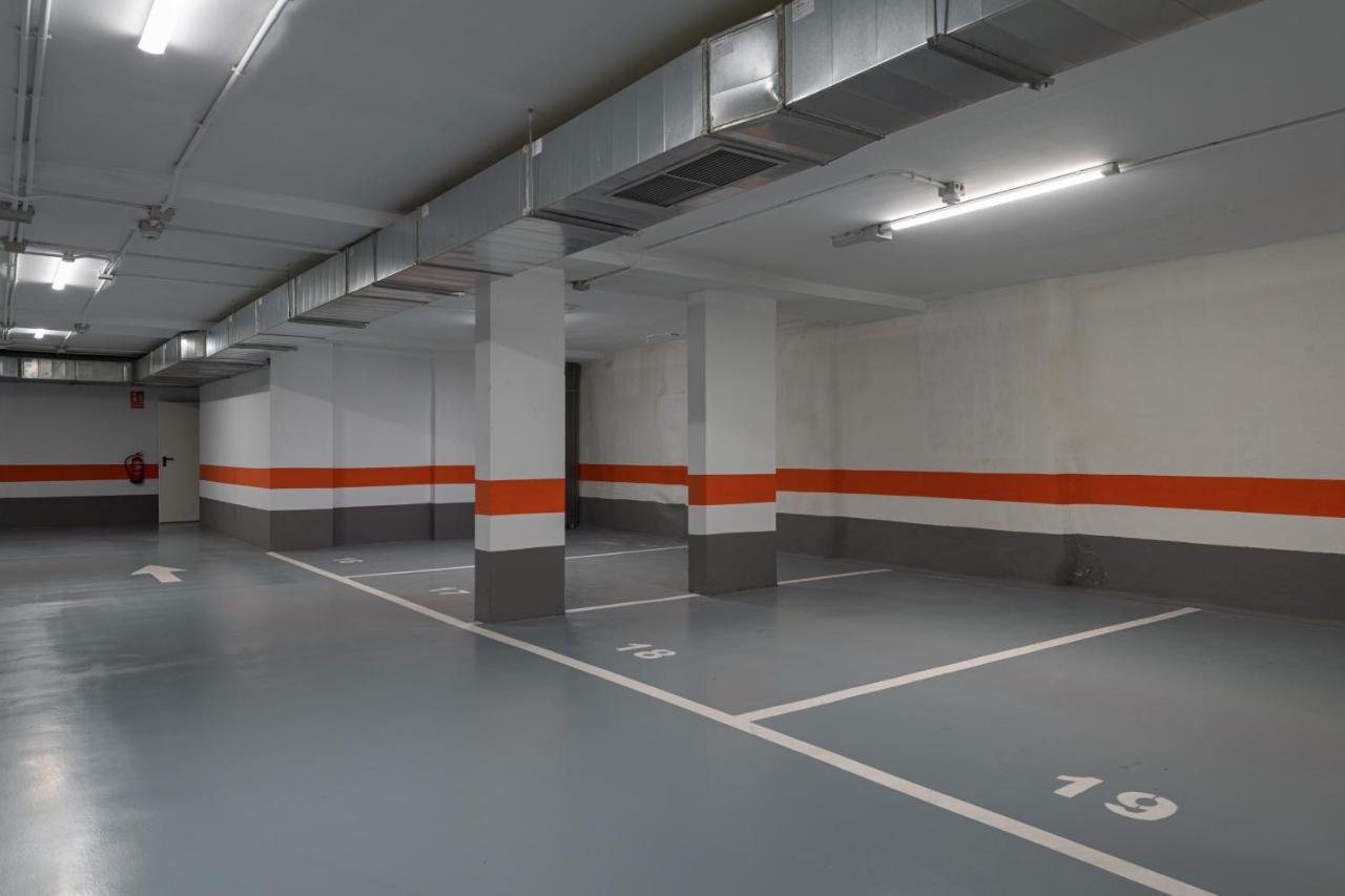 Eli Canteras-parking-airco By Canariasgetaway *